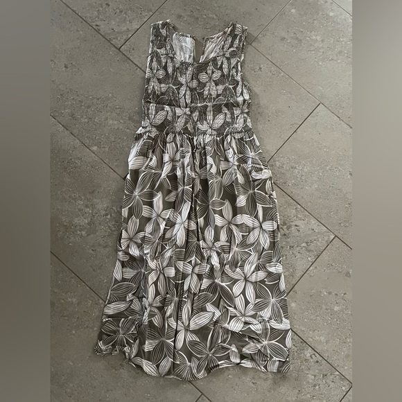 Dresses & Skirts - Floral Sleeveless Dress - Olive Green and White